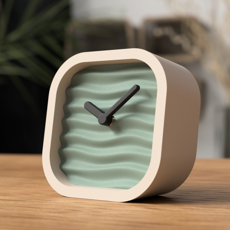 Wellenförmige Uhr

Eine liebevolle Dekoidee für den Schreibtisch. Die Uhr ist 100 mm hoch & breit und 42 mm tief. Inkl. Uhrwerk.