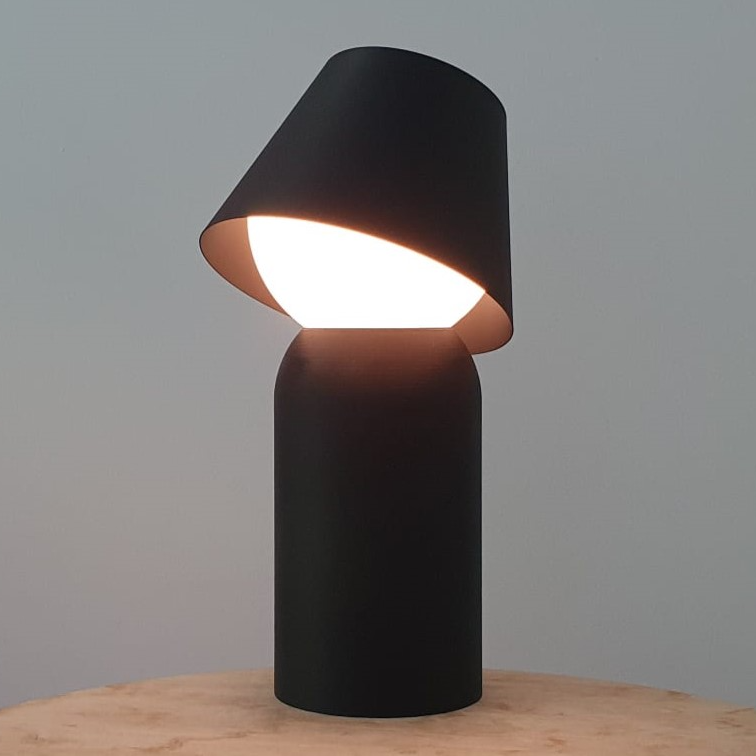 Elegante, verstellbare Designlampe – inspiriert von einer Sonnenfinsternis

Diese moderne Lampe überzeugt durch ihr außergewöhnliches Design